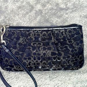 Coach Wristlet EUC Black/Silver